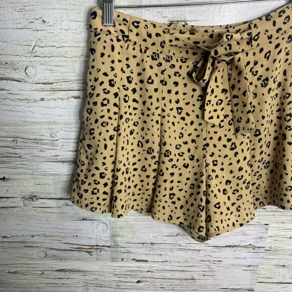 Aritzia size 2 Sunday best westly shorts leopard print black tan yellow - Picture 2 of 8